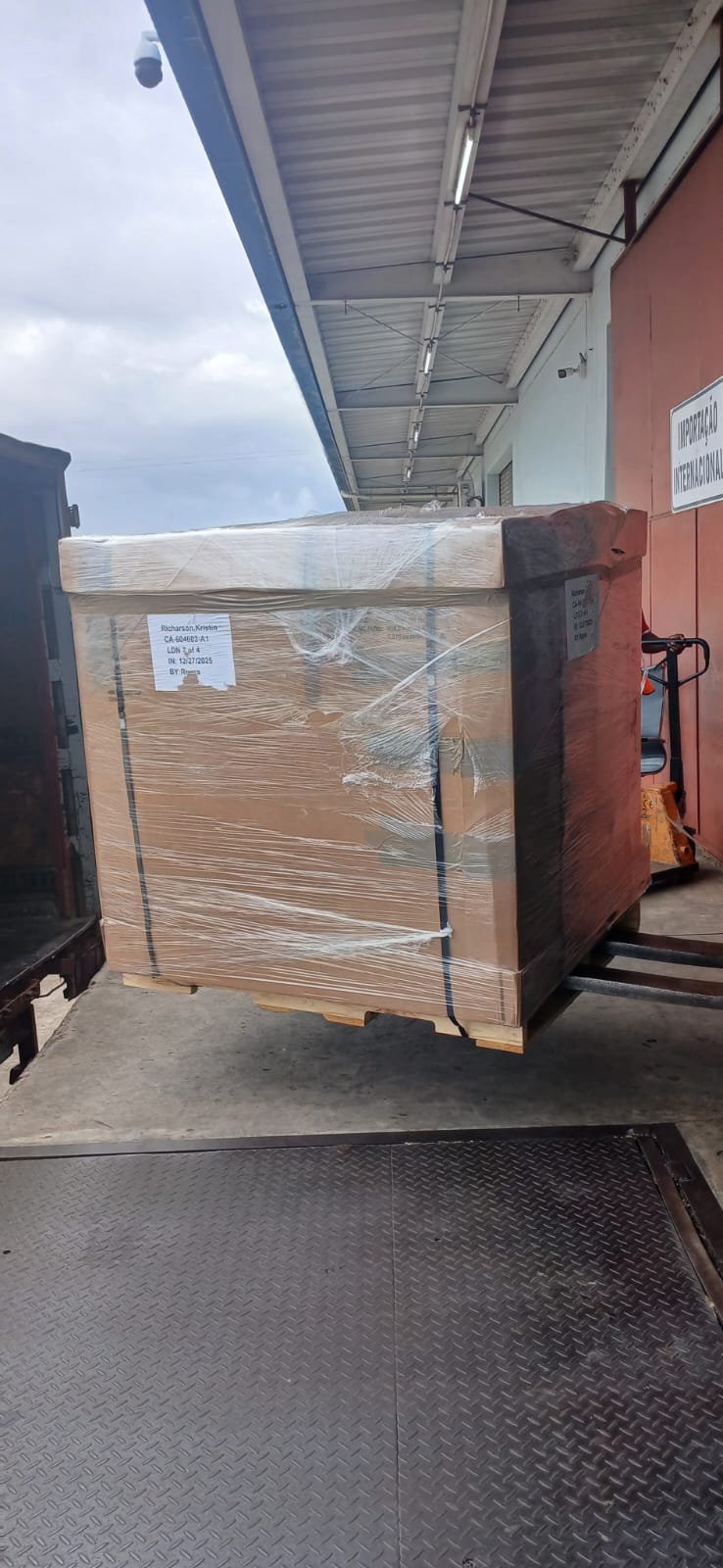 International import pallet